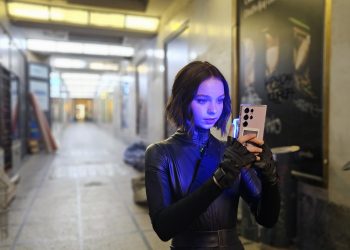 Samsung, Galaxy S23 Ultra ile ‘Epik Dünyalar’ keşfetmek için oyuncu Emma Myers ve Team Galaxy ile iş birliği yaptı