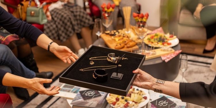 LÜKS YAŞAM MARKASI BARNES, ‘AVRUPA’NIN İLK ÇAĞDAŞ SANAT TAKI SERGİSİ’Nİ GERÇEKLEŞTİRDİ