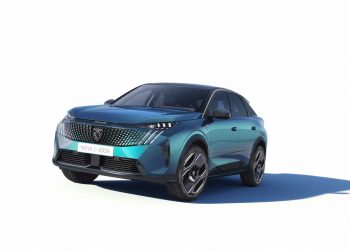 PEUGEOT YENİ PANORAMİK  I-COCKPIT® İLE 2023 BAĞLANTILI ARAÇ ÖDÜLÜNÜ KAZANDI!