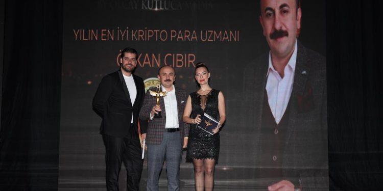 Özkan Cıbır, Yılın En İyi Kripto Para Uzmanı Seçildi