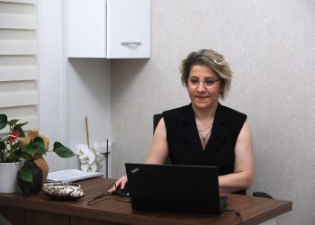 DİVİNİA DÜNYAYA AÇILIYOR…