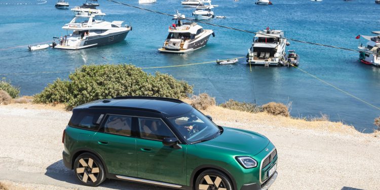Yeni Tamamen Elektrikli MINI Countryman Yalıkavak Marina’da