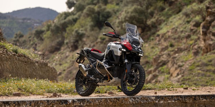 Yeni BMW R 1300 GS Adventure   Standartları Yeniden Belirleyecek