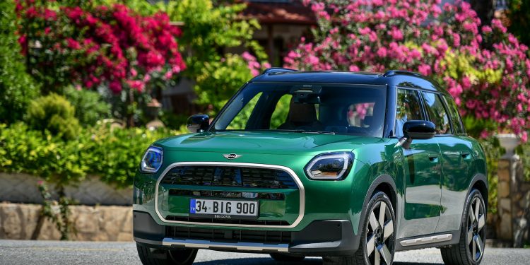 Yeni Tamamen Elektrikli MINI Countryman