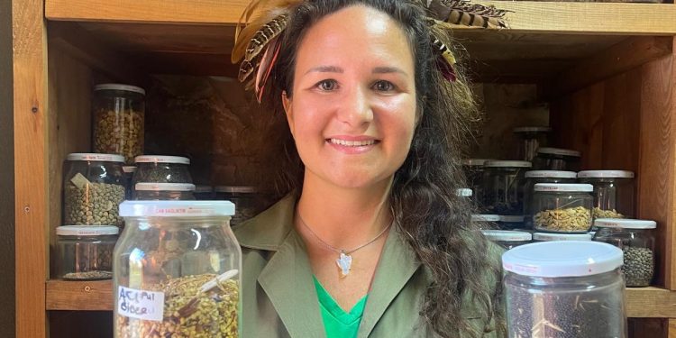 Merve Tüfekçi Emre, Ata tohumu unutulmasın diye Şifa Köyü’ne Tohum Bankası kurdu…