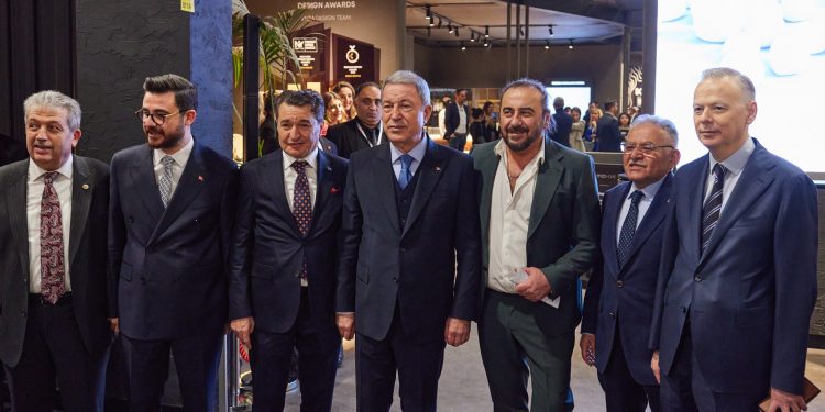 IIFF 2025 Uluslararası İstanbul Mobilya Fuarı’nın ilk gününde Enza Home rüzgarı esti