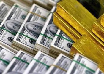 Dolar, euro ve altında rekor yükseliş, borsada düşüş yaşandı