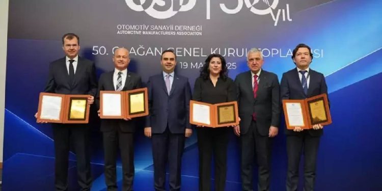 Otomotiv sanayi Avrupa’da 3.büyük üretici olmayı hedefliyor