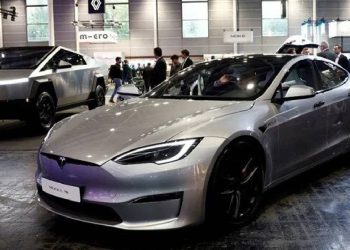 Tesla’nın değeri 1 trilyon doların altına indi
