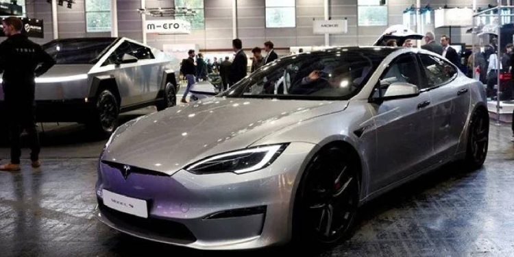 Tesla’nın değeri 1 trilyon doların altına indi