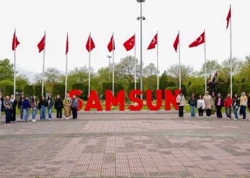 Mercedes-Benz Türk, 19 Mayıs’ı Samsun’daki   Yıldız Kızlarla Kutladı