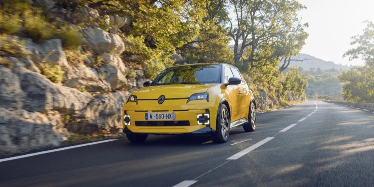 Pop İkonu Geri Döndü:  Renault 5 E-Tech Elektrikli Türkiye’de Satışta